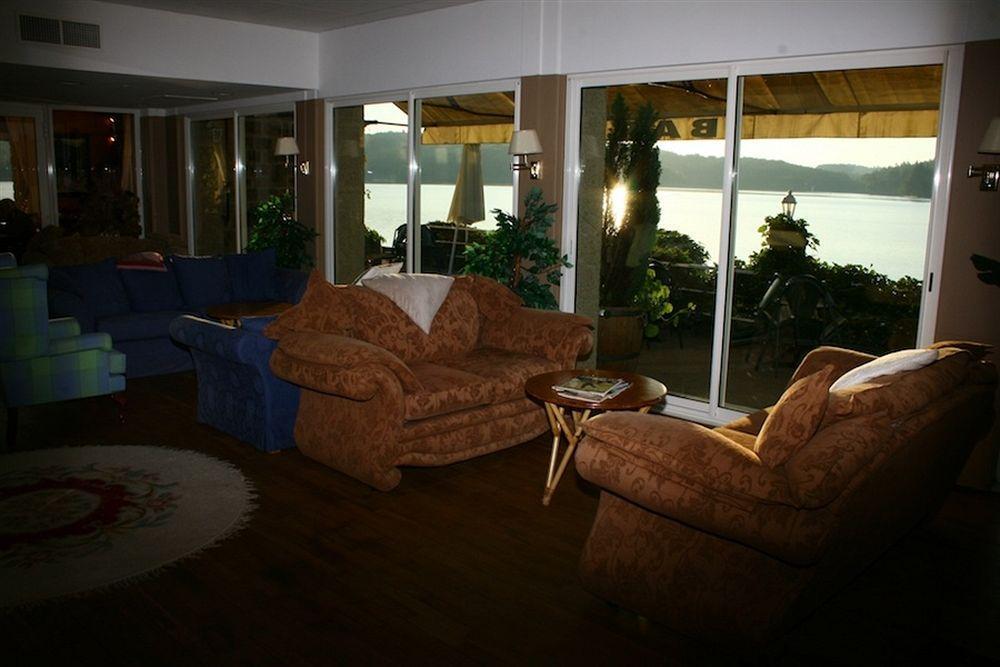 Logis Hotel du Lac Neuvic  Buitenkant foto