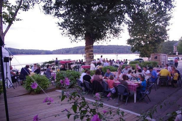 Logis Hotel du Lac Neuvic  Buitenkant foto