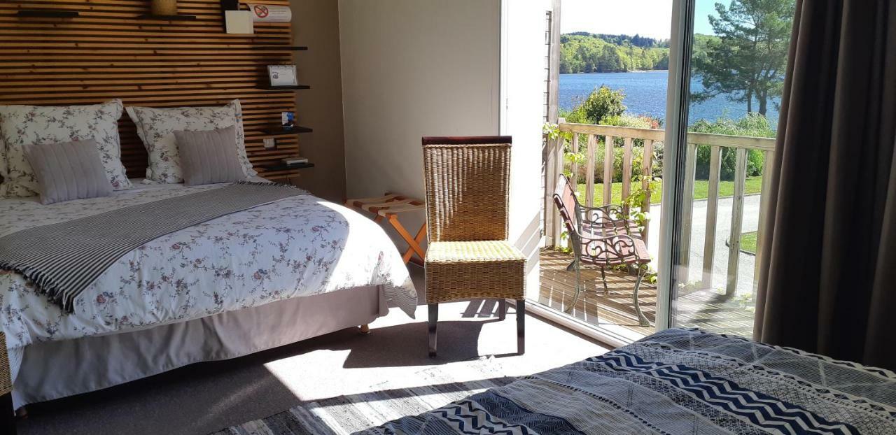 Logis Hotel du Lac Neuvic  Buitenkant foto