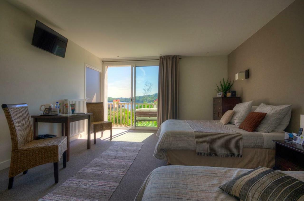 Logis Hotel du Lac Neuvic  Buitenkant foto