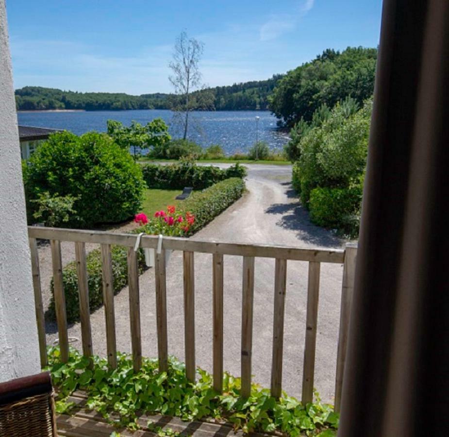 Logis Hotel du Lac Neuvic  Buitenkant foto
