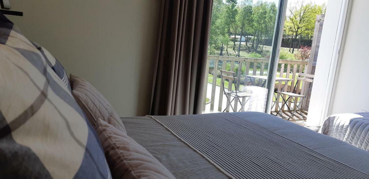 Logis Hotel du Lac Neuvic  Buitenkant foto